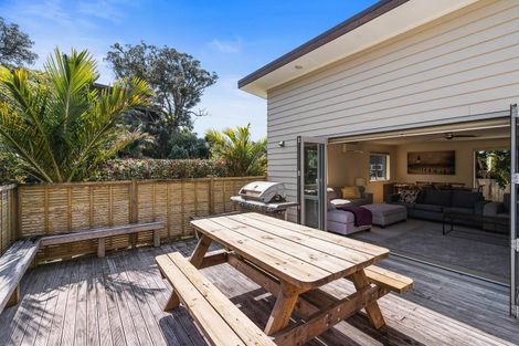 Photo of property in 15 Motutara Road, Oakura, Hikurangi, 0184