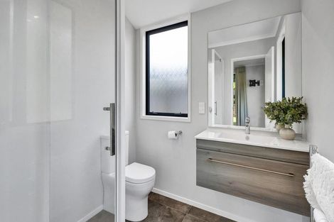 Photo of property in 8 Matau Lane, Ferndale, New Plymouth, 4310