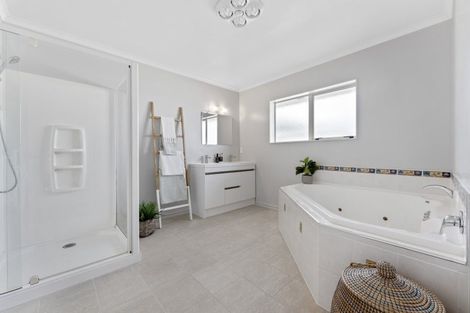 Photo of property in 6 Daniel Place, Kelvin Grove, Palmerston North, 4414