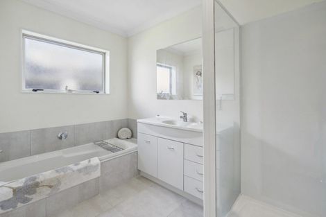 Photo of property in 12 Ruru Place, Levin, 5510