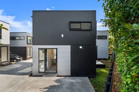 Photo of property in 2/10 Hutchinsons Road, Bucklands Beach, Auckland, 2014