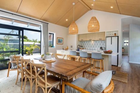 Photo of property in 33 Rauparaha Street, Waikanae Beach, Waikanae, 5036