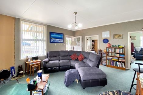 Photo of property in 8 Paraekaretu Street, Hunterville, 4730