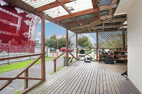 Photo of property in 17 Pukeroa Place, Papakura, 2110