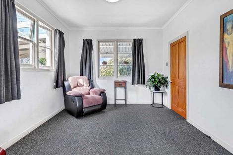 Photo of property in 5 Rangitira Avenue, Palmerston North, 4414