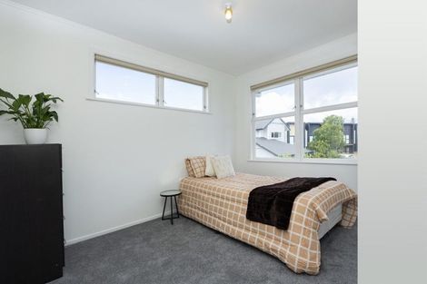 Photo of property in 33 Dawnhaven Drive, Te Atatu Peninsula, Auckland, 0610