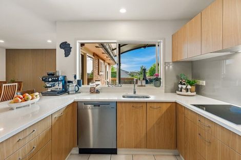 Photo of property in 8 Toledo Avenue, Henderson, Auckland, 0612