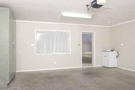 Photo of property in 11a Barron Drive, Green Bay, Auckland, 0604