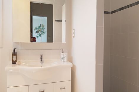 Photo of property in 215d Schnapper Rock Road, Schnapper Rock, Auckland, 0632