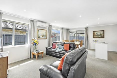 Photo of property in 28 Shillingford Boulevard, Rolleston, 7615