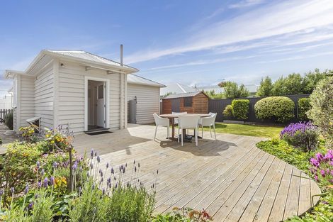 Photo of property in 22 Resolution Street, Lyall Bay, Wellington, 6022