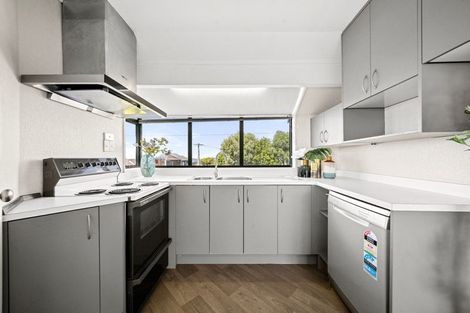 Photo of property in 1/56 Aberdeen Road, Campbells Bay, Auckland, 0620