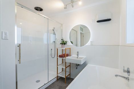 Photo of property in 93 Wade River Road, Stanmore Bay, Whangaparaoa, 0932