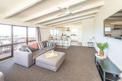 Photo of property in 14 Okiwa Terrace, Waiinu Beach, Whanganui, 4588