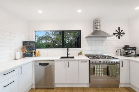 Photo of property in 9 West Harbour Drive, West Harbour, Auckland, 0618