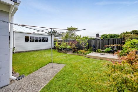 Photo of property in 14 Kowhai Street, Strandon, New Plymouth, 4312