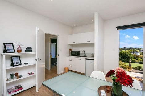 Photo of property in 17 Links Drive, Waiwhakaiho, New Plymouth, 4312