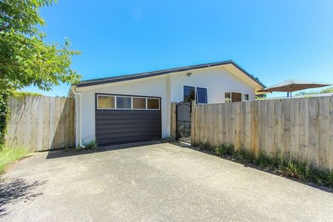 Photo of property in 99 Aquarius Drive, Kawaha Point, Rotorua, 3010