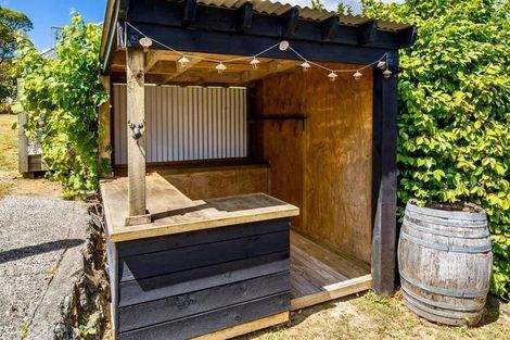 Photo of property in 34 Ranui Terrace, Tawa, Wellington, 5028