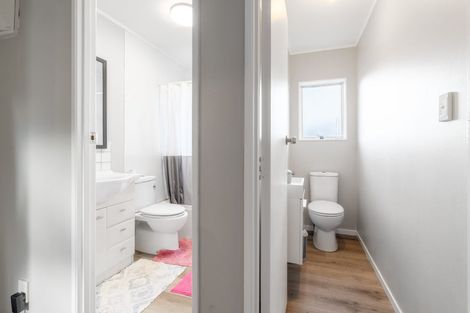 Photo of property in 2/17b Lavelle Road, Henderson, Auckland, 0612