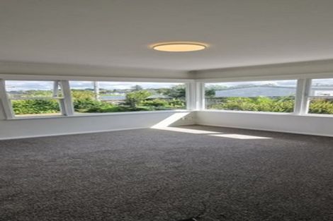 Photo of property in 2/15 Merton Avenue, Glenfield, Auckland, 0627
