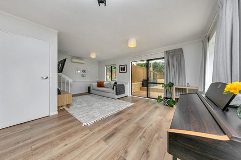 Photo of property in 2/77 Atkinson Road, Titirangi, Auckland, 0604