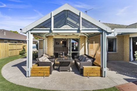 Photo of property in 33 The Gardens Drive, Papamoa Beach, Papamoa, 3118