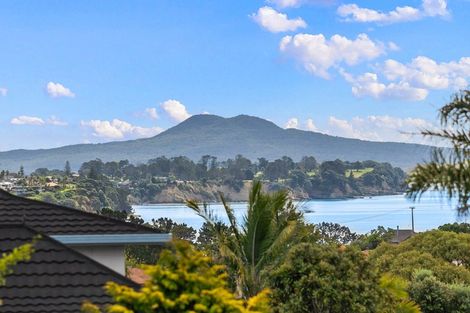 Photo of property in 8 Copperfield Terrace, Mellons Bay, Auckland, 2014