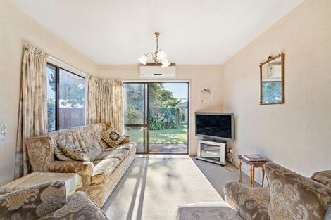 Photo of property in 11 Evanda Crescent, Conifer Grove, Takanini, 2112