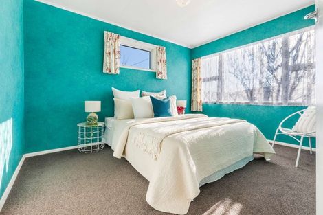 Photo of property in 2 Marsden Place, Awapuni, Palmerston North, 4412