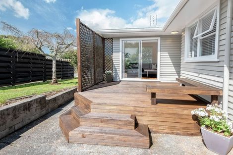 Photo of property in 31 Advene Road, Cockle Bay, Auckland, 2014