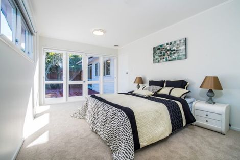Photo of property in 70 Blakeborough Drive, Forrest Hill, Auckland, 0620
