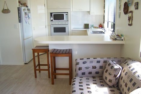 Photo of property in 2/18 Gillard Place, Eastern Beach, Auckland, 2012