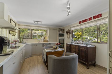 Photo of property in 16 Arthur Crescent, Waikawa, Picton, 7220