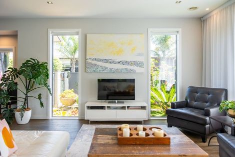 Photo of property in 8 Petrel Close, Paraparaumu Beach, Paraparaumu, 5032