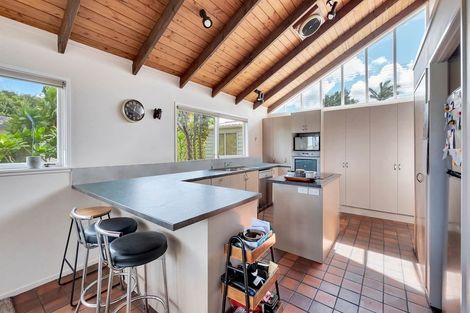 Photo of property in 132 Carlisle Road, Northcross, Auckland, 0632