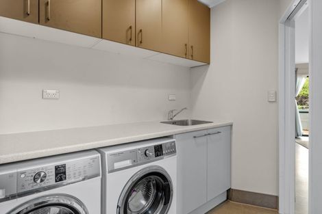 Photo of property in 140 Chelsea View Drive, Chatswood, Auckland, 0626