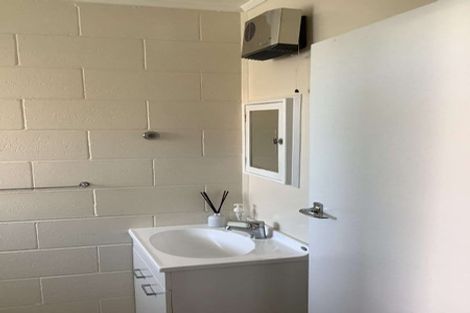 Photo of property in 2/86 Picton Avenue, Riccarton, Christchurch, 8011