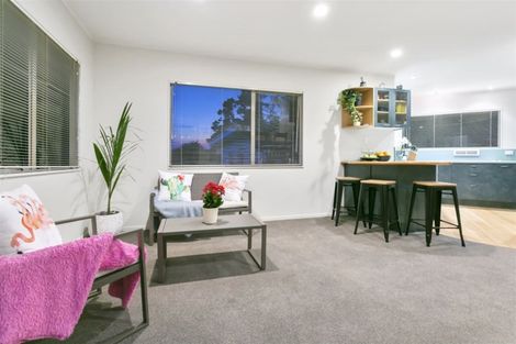 Photo of property in 2/74 Braemar Road, Castor Bay, Auckland, 0620