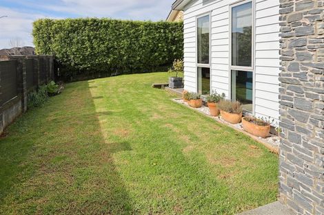 Photo of property in 114 Lake Panorama Drive, Henderson Valley, Auckland, 0612