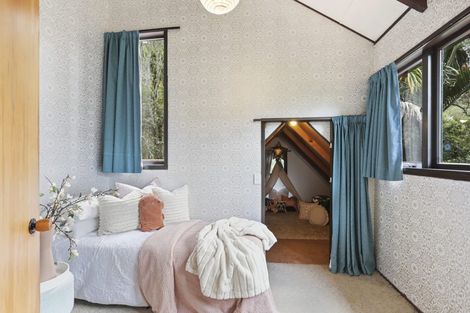 Photo of property in 34 Wood Bay Road, Titirangi, Auckland, 0604