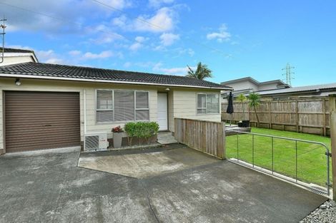 Photo of property in 3/100 Royal Road, Massey, Auckland, 0614