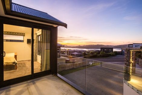 Photo of property in 14 The Fjord, Aotea, Porirua, 5024