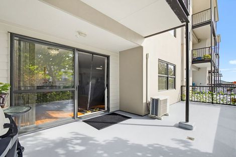 Photo of property in 2/124 Stancombe Road, Flat Bush, Auckland, 2016
