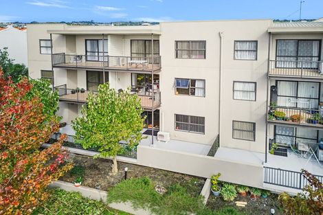 Photo of property in 2/124 Stancombe Road, Flat Bush, Auckland, 2016