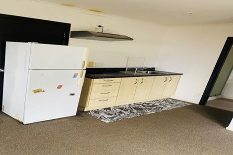 Photo of property in 39 Dress Circle, Newlands, Wellington, 6037