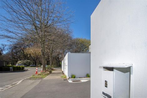 Photo of property in 2 Oakford Close, Riccarton, Christchurch, 8011