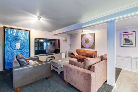 Photo of property in 15 Leiden Place, Totara Vale, Auckland, 0629