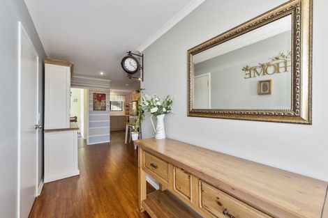 Photo of property in 8 Cleeve Close, Huntington, Hamilton, 3210