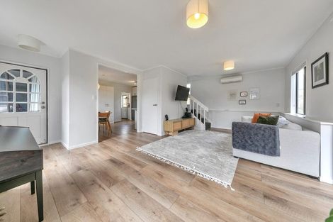 Photo of property in 2/77 Atkinson Road, Titirangi, Auckland, 0604